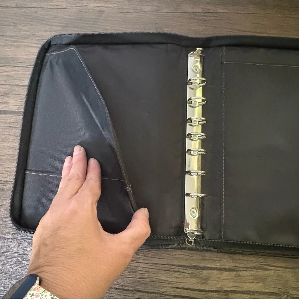 Day-Timer Cover Black Zipper Closure Planner Calendar Organizer 7 Rings 8 x 10.5